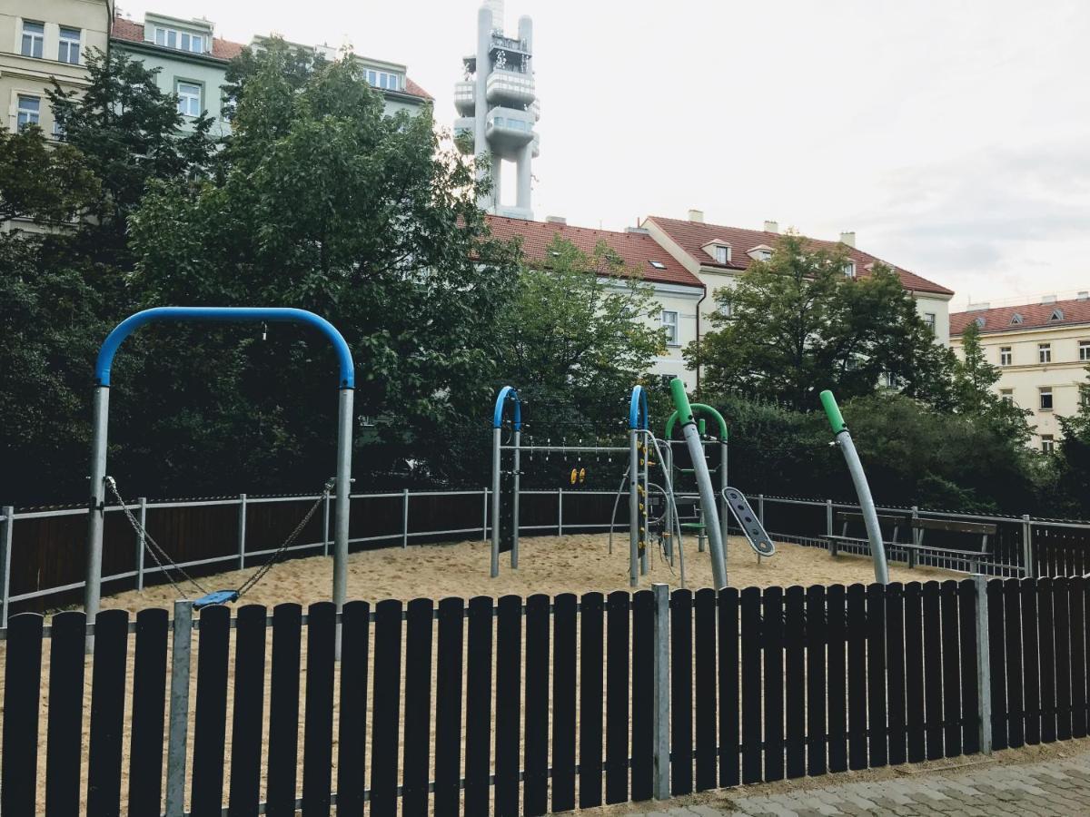 Modern Futuristic Apartment / Zizkov Tv Tower + Metro Station ปราก ภายนอก รูปภาพ